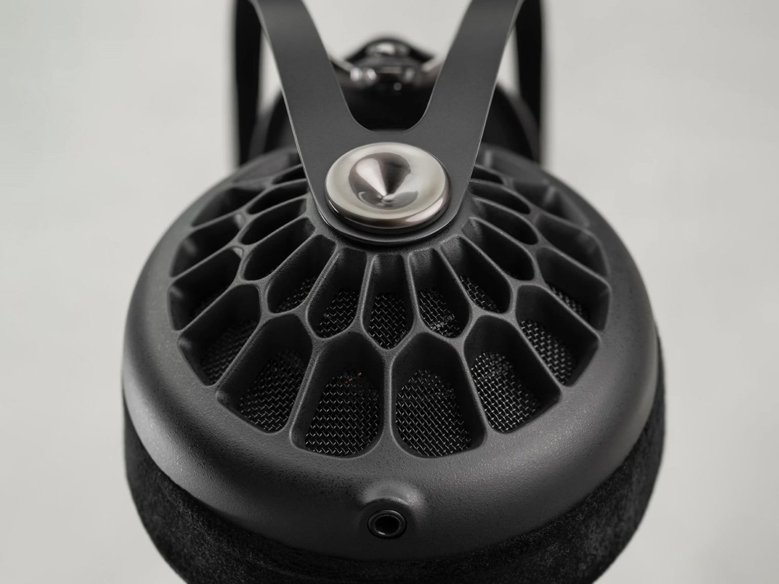 Can the $399 Meze 105 AER Audiophile Headphones Transform Your Playlist into a Sonic Masterpiece?