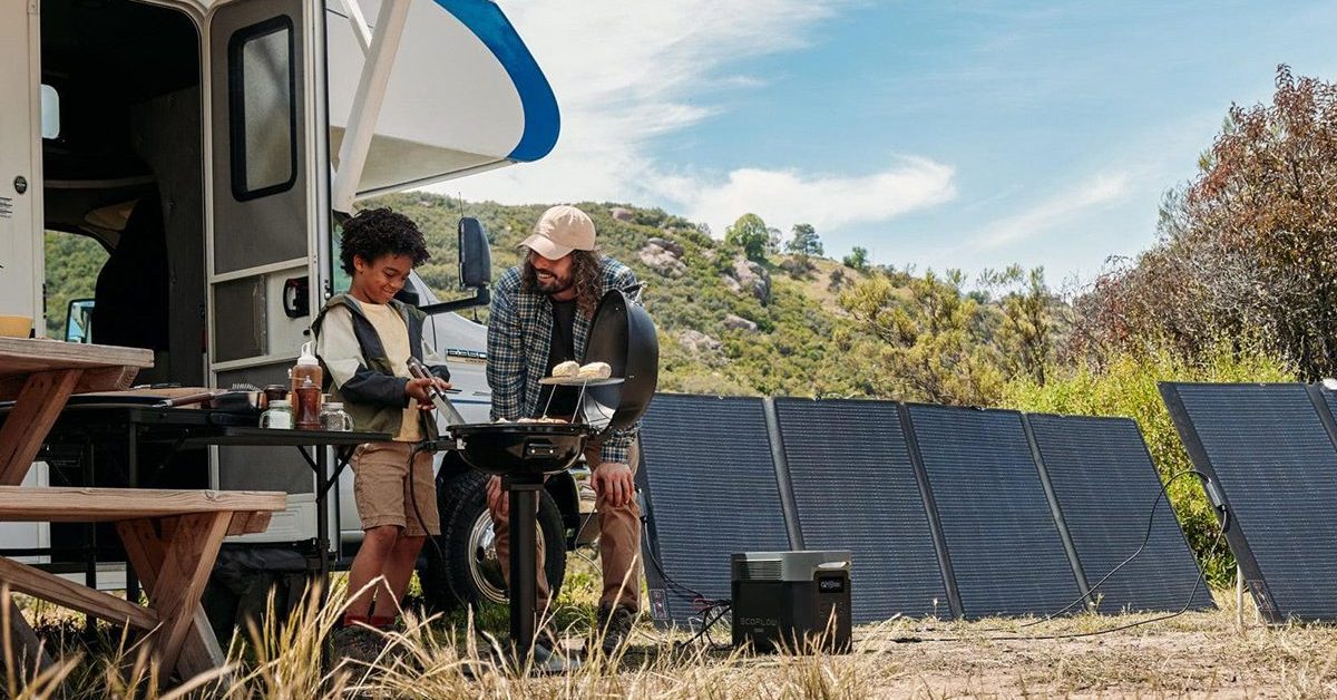 DELTA 2 Max Solar Generator father and son e1750094652706 - plare.