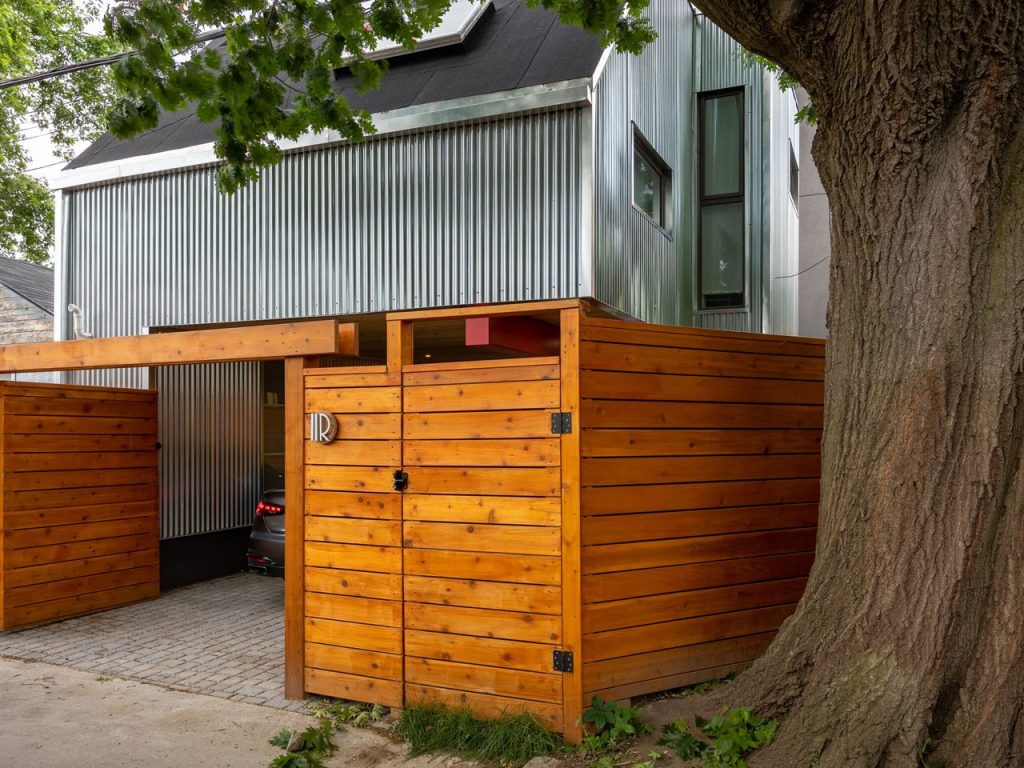 Découvrez Comment une Petite Maison Flottante Optimise Espace et Préserve la Nature !