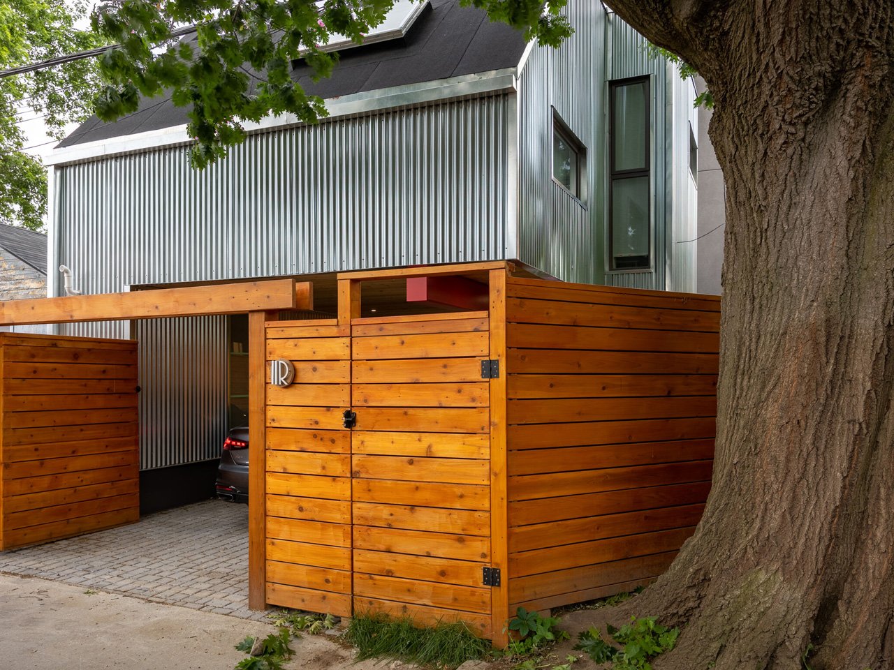 Decouvrez Comment une Petite Maison Flottante Optimise Espace et Preserve - plare.