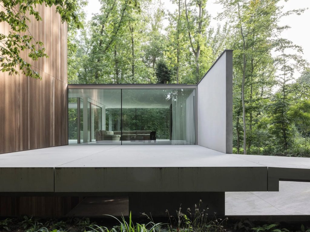 Découvrez ce Magnifique Home en Béton et Verre : Votre Évasion Forestière Parfaite en Belgique!