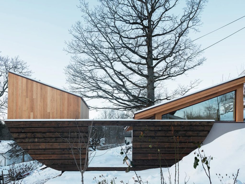 Découvrez ce Refuge Norvégien en Chêne : Le Moderne Sanctuaire Idéal pour les Amateurs de Nature!