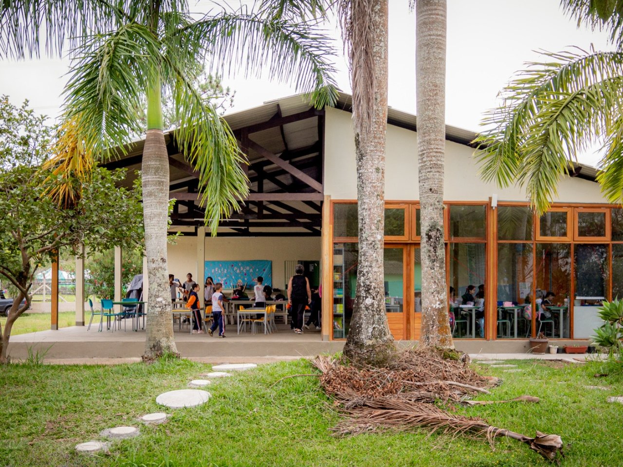 Decouvrez comment une ecole durable au Bresil transforme leducation rurale - plare.
