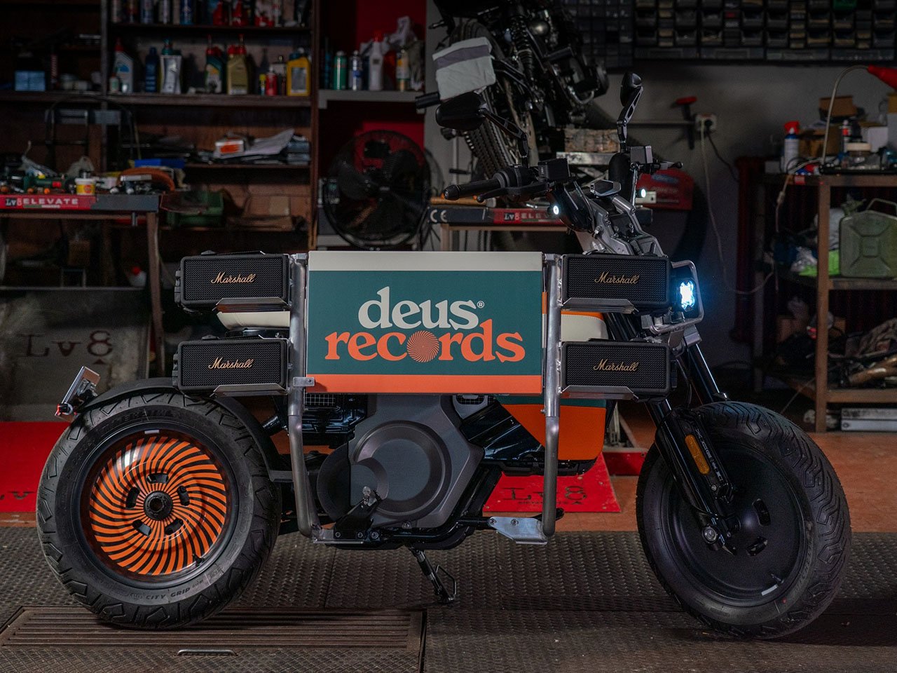 Decouvrez la BMW DE 02 x Deus La moto electrique - plare.