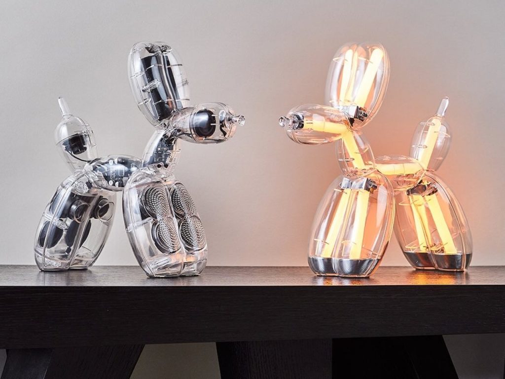 Découvrez la Réinvention Monumentale des Sculptures Balloon Dog de Koons : Une Version Lampadaire et Enceinte à Couper le Souffle !