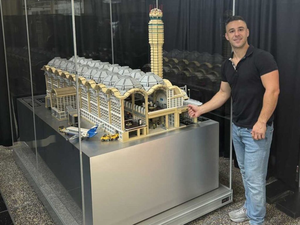Découvrez la Réplique Éblouissante de l’Aéroport Reagan : Une Œuvre d’Art en 150,000 Pièces de LEGO!