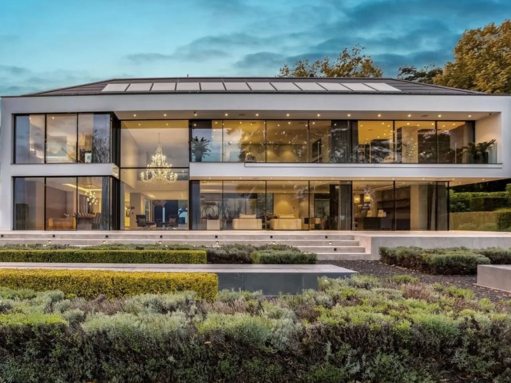 Découvrez la Villa Suisse qui Fait Changer d’Avis aux Milliardaires sur la Vie au Bord du Lac !
