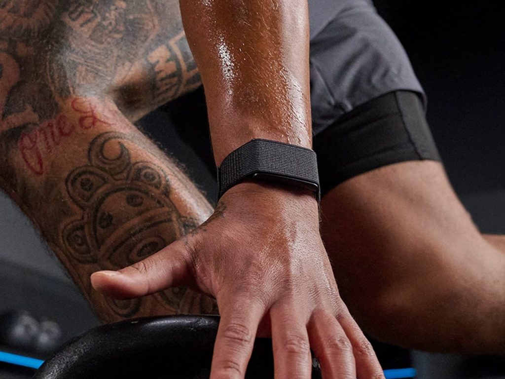 Découvrez le Amazfit Helio Strap : Le bracelet minimaliste qui révolutionne le suivi fitness pour les amateurs de design moderne !