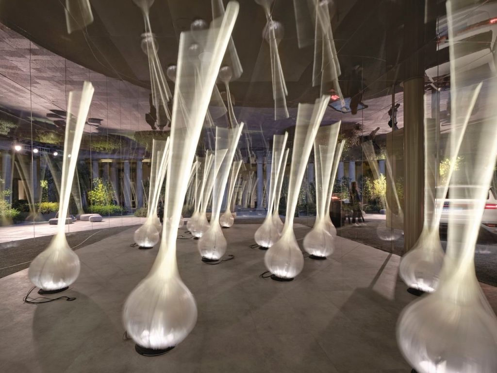 Découvrez les 5 Installations Artistiques Révolutionnaires Grâce à l’IA, AR et VR Qui Transforment le Monde de l’Art !