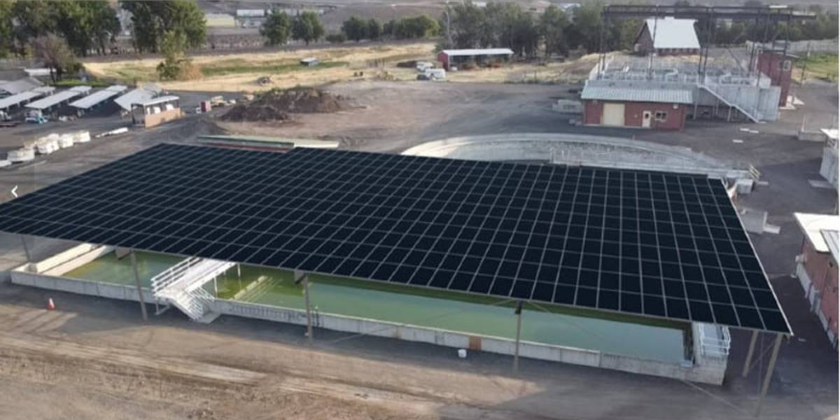 Énergie renouvelable : un auvent solaire qui refroidit les eaux usées et alimente les infrastructures urbaines - plare. solar wastewater