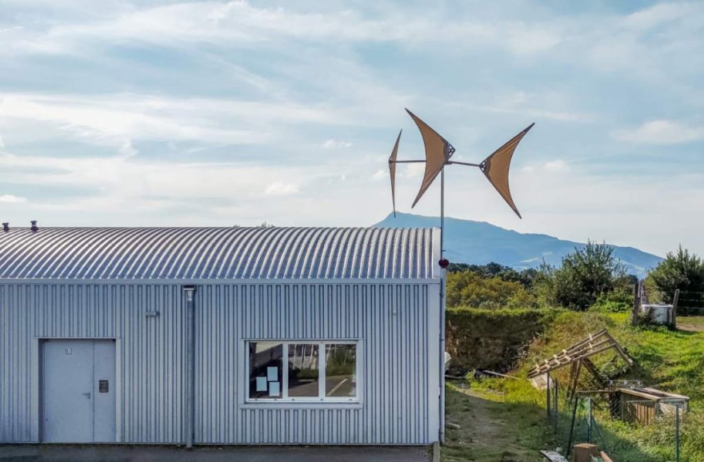 Équilibre entre défis et opportunités dans la transition énergétique durable