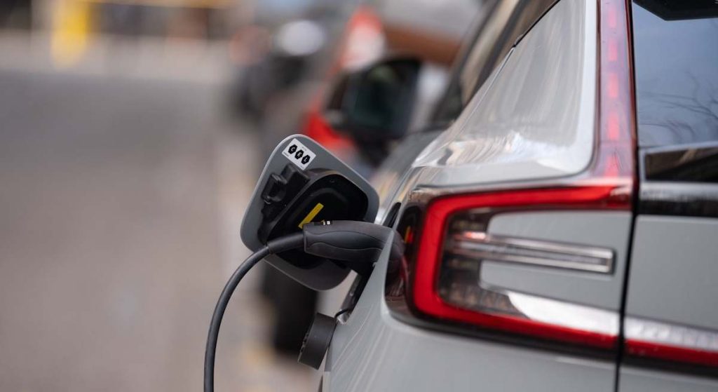 Espagne envisage d’adopter le leasing social des véhicules électriques : un modèle inspiré de la France pour une mobilité durable.