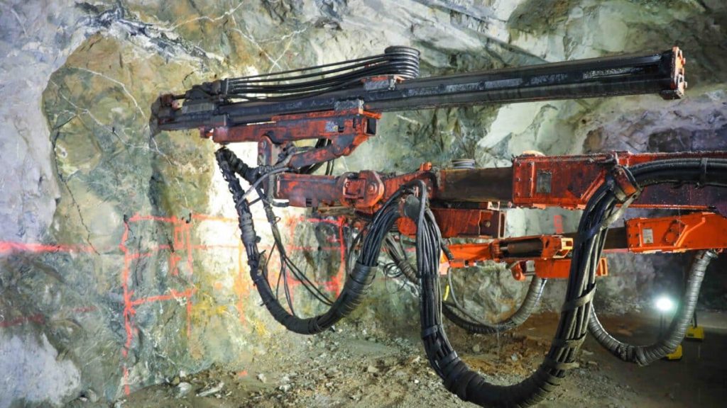 Évolution de l’extraction minière pour les énergies renouvelables : enjeux et perspectives durables