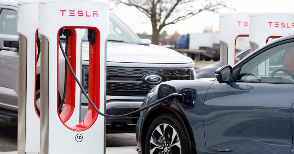 Ford soutient une usine de batteries LFP controversée pour réduire les coûts des voitures électriques