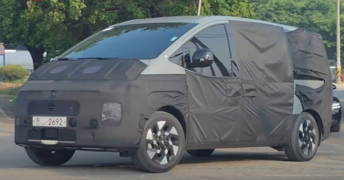 Hyundais first electric minivan 1 - plare.