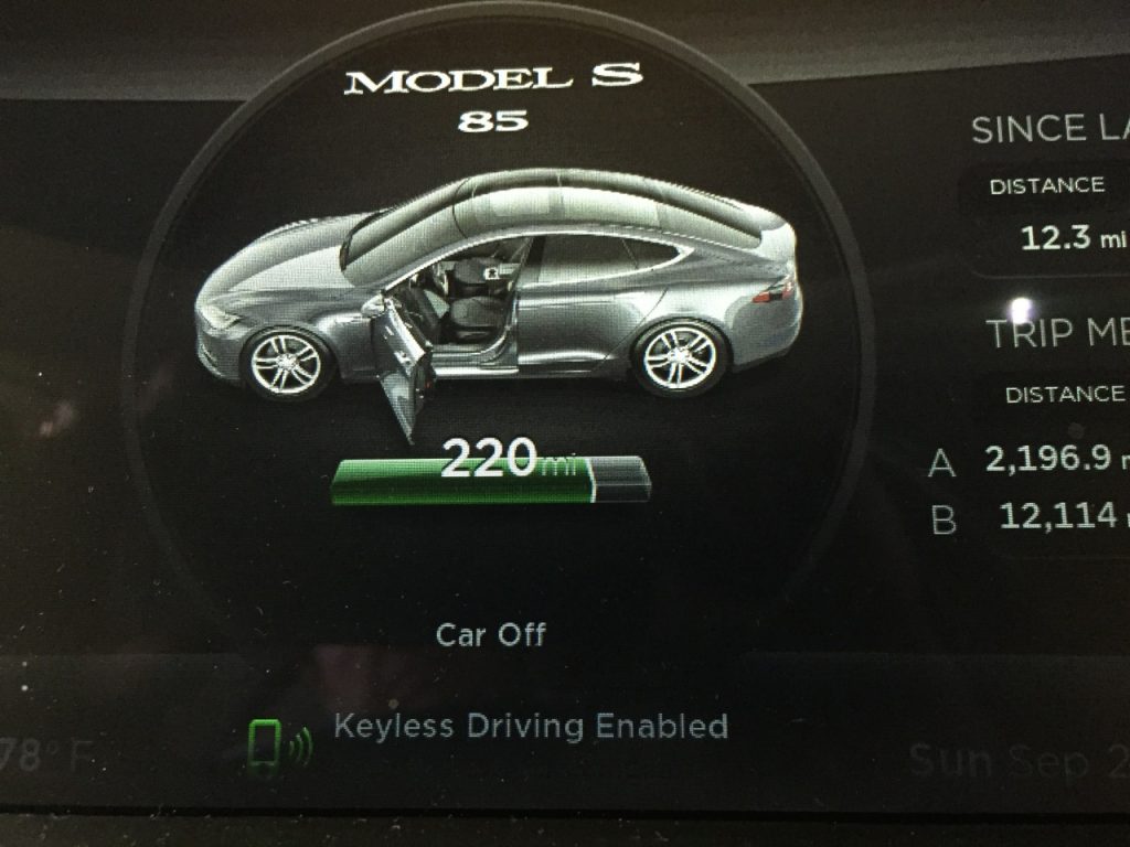 Tesla : comment fonctionne le système de conduite sans clé et ses avantages innovants