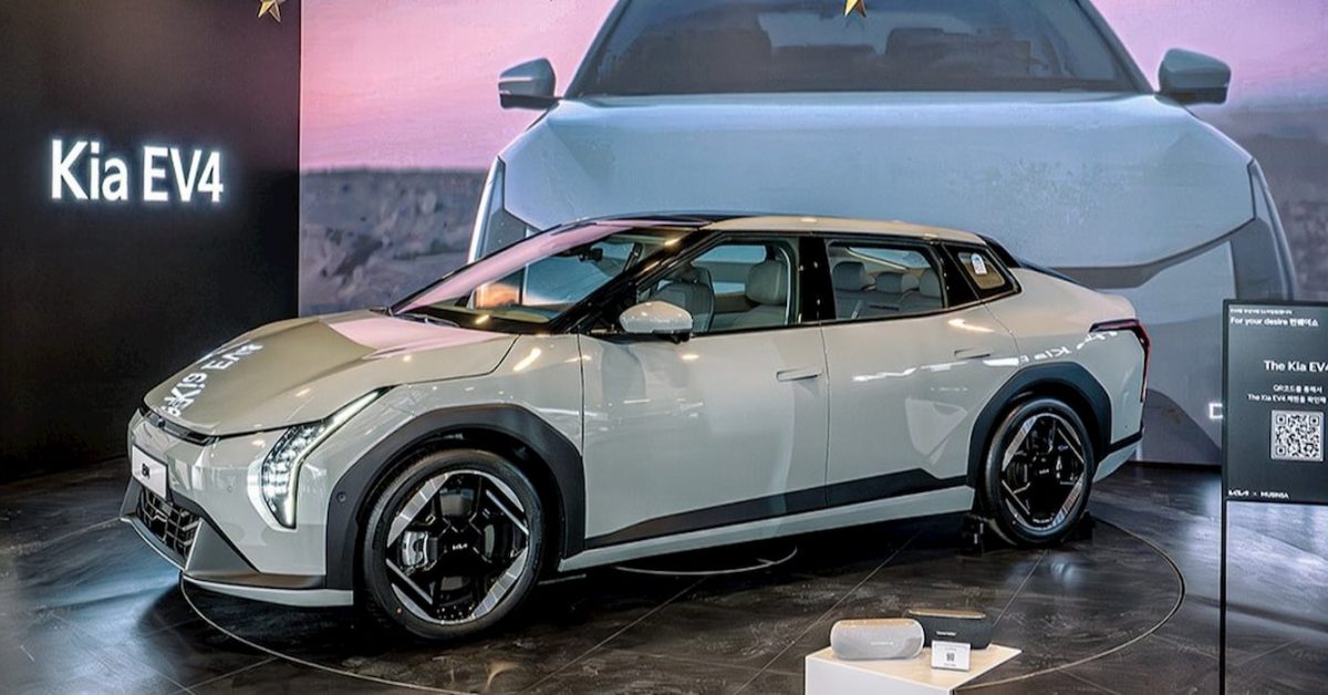 Kia EV4 first sales - plare.
