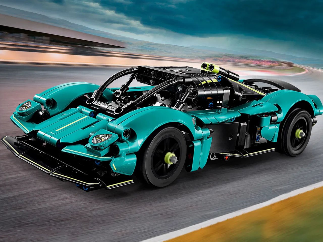 LEGO Technic Aston Martin Valkyrie 1 - plare.