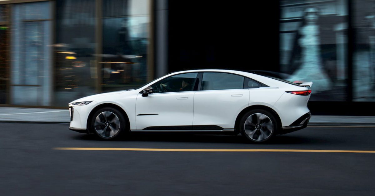 Mazda first dedicted EV 3 - plare.