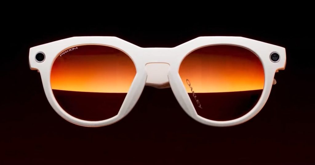 Meta et Oakley lancent les lunettes intelligentes Oakley Meta HSTN en juillet, offrant une autonomie de 8 heures et une caméra haute résolution. Ces lunettes connectées sont conçues pour les sportifs, avec des haut-parleurs ouverts et une résistance à l’eau. Elles seront disponibles en précommande à partir du 11 juillet pour 499 $ (environ 460 €), avec des modèles supplémentaires à partir de 399 $ (environ 370 €) lancés plus tard cet été. (reuters.com) Meta et Oakley lancent les lunettes intelligentes Oakley Meta HSTN en juillet, offrant une autonomie de 8 heures et une caméra haute résolution. Ces lunettes connectées sont conçues pour les sportifs, avec des haut-parleurs ouverts et une résistance à l'eau. Elles seront disponibles en précommande à partir du 11 juillet pour 499 $ (environ 460 €), avec des modèles supplémentaires à partir de 399 $ (environ 370 €) lancés plus tard cet été. (reuters.com)