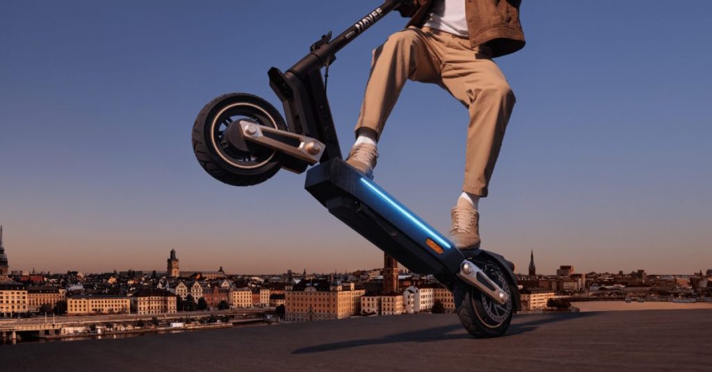 Profitez de la trottinette électrique Navee ST3 Pro à 646 € lors de la dernière promotion, avec une autonomie de 75 km et une puissance de 1350 W.