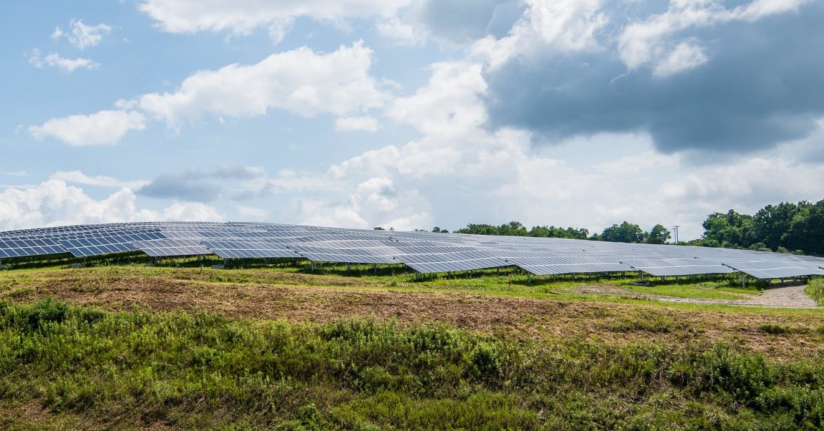 Pittsburgh Airport solar - plare.