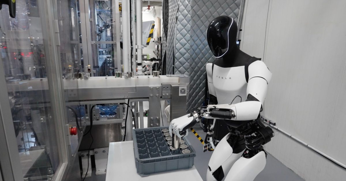 Tesla Optimus robot 4680 battery cell - plare.