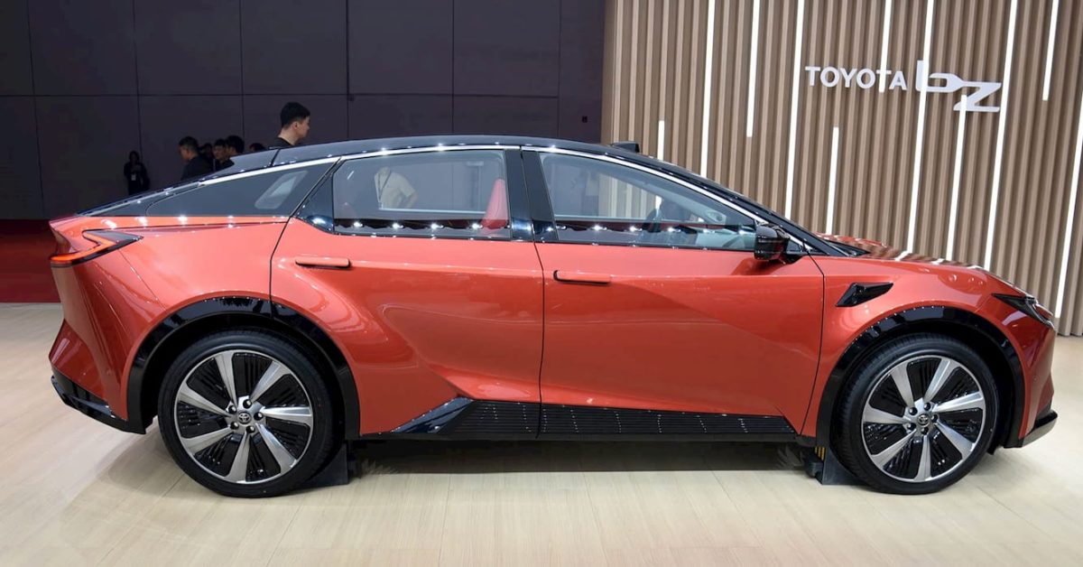 Toyota EV SUV 20000 1 - plare.