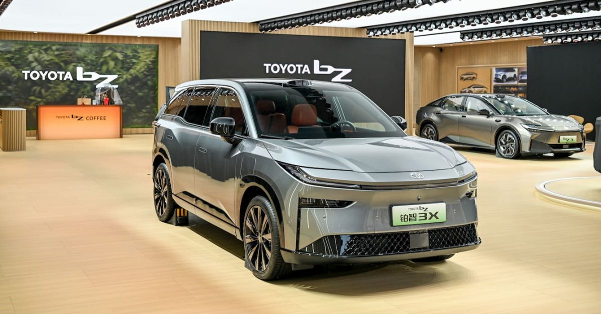 Toyota bZ3X EV SUV - plare.