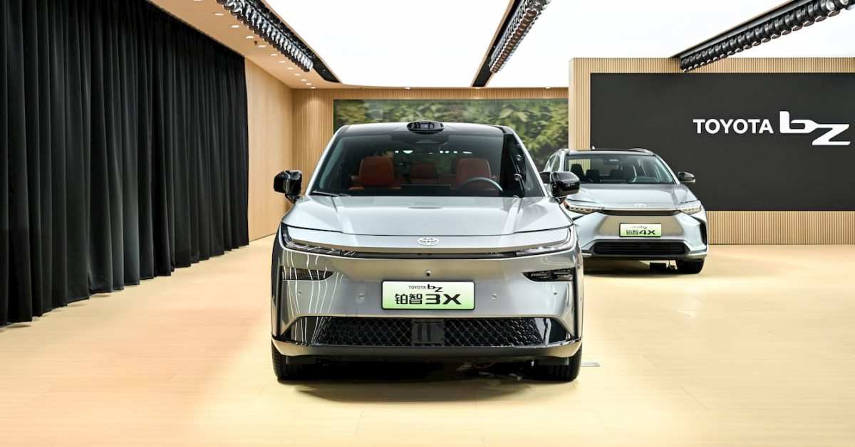 Toyotas electric SUV best selling 1 - plare.