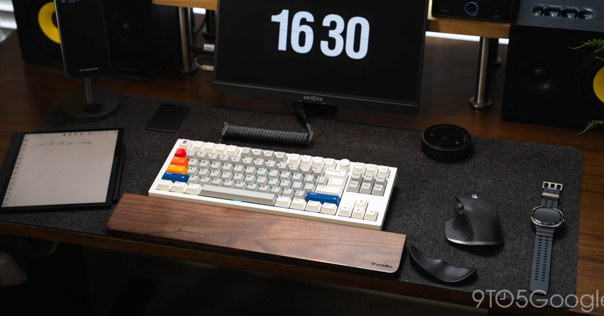 Voici un titre SEO accrocheur : 

"Les indispensables de mon bureau : des appareils tech qui boostent ma productivité"