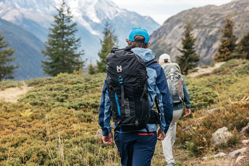 Les 10 accessoires de randonnée essentiels pour vos aventures en plein air - plare. découvrez notre sélection d'accessoires de randonnée essentiels pour un séjour en pleine nature réussi. trouvez tout ce qu'il vous faut pour profiter de vos aventures en extérieur en toute sécurité et confort.
