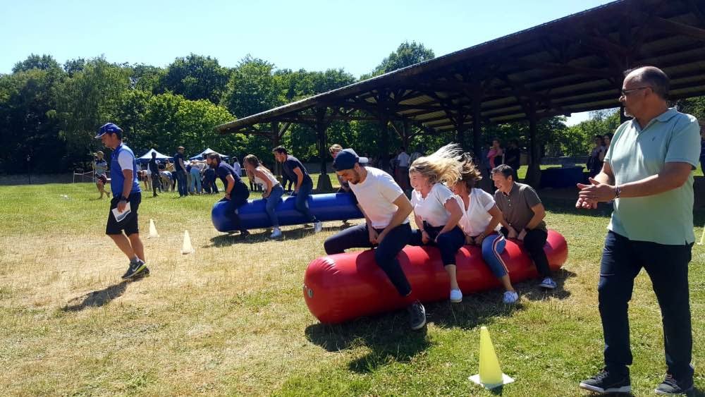 découvrez des activités de team building captivantes pour renforcer la cohésion de votre équipe. que ce soit des ateliers créatifs, des défis en plein air ou des jeux de collaboration, ces expériences stimulantes favorisent l'esprit d'équipe et améliorent la communication.