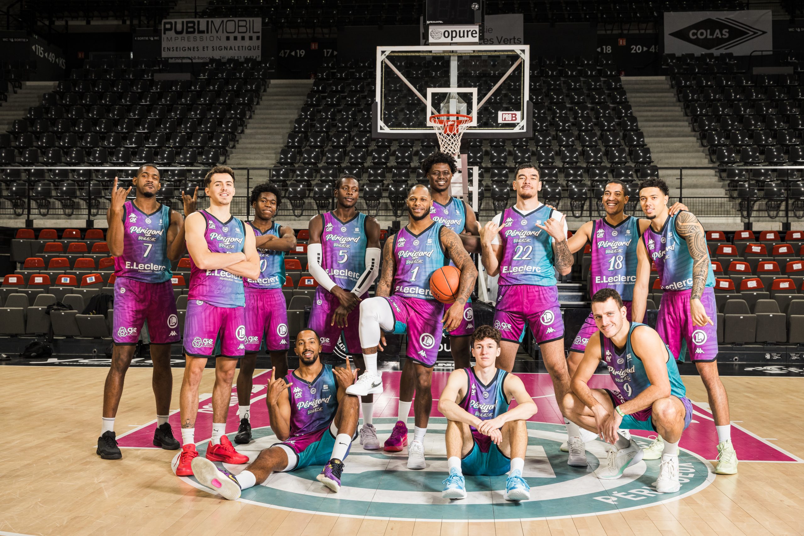 Les 10 boutiques en ligne incontournables pour les passionnĂ©s de basketball - plare. dĂ©couvrez notre sĂ©lection de boutiques de basketball, oĂč vous trouverez une vaste gamme d'Ă©quipements, tenues et accessoires pour tous les passionnĂ©s de ce sport. que vous soyez joueur amateur ou professionnel, dĂ©nichez les meilleures marques et conseils pour amĂ©liorer votre jeu.