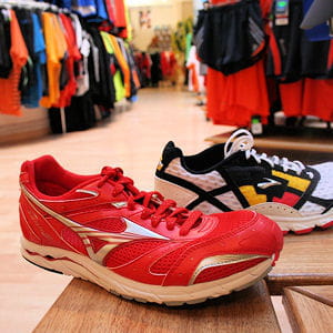 découvrez les meilleures boutiques de course à pied pour trouver des chaussures, vêtements et accessoires adaptés à tous vos besoins d'athlète. profitez de conseils d'experts et d'une large sélection pour améliorer votre performance et votre confort lors de vos courses.