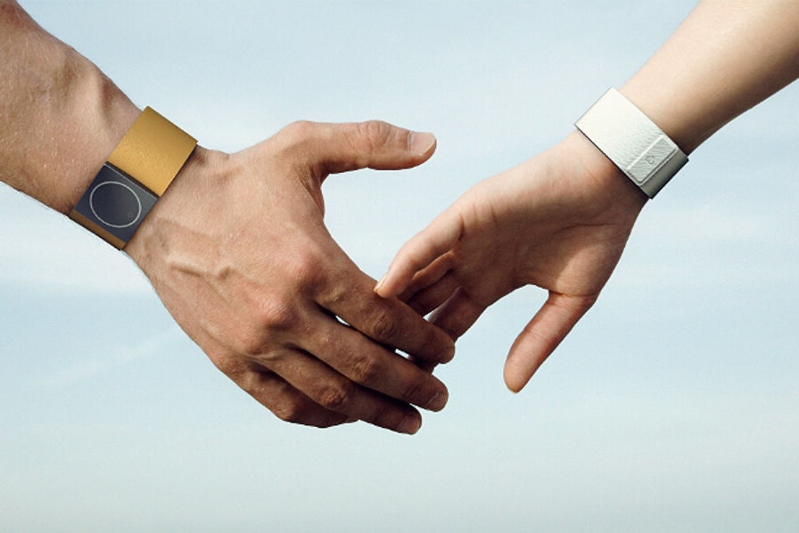 découvrez notre sélection de bracelets connectés, des accessoires élégants qui vous aident à suivre votre activité quotidienne, monitorer votre santé et rester connecté avec les notifications importantes. alliez style et technologie pour un mode de vie actif !