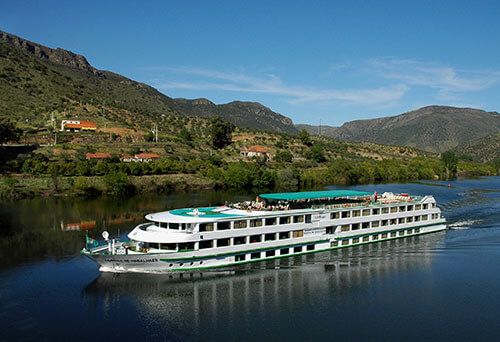 Découvrez les 10 circuits incontournables pour une croisière inoubliable sur le Douro en 2025-2026 - plare. découvrez les circuits croisière sur le douro pour 2025-2026, une expérience inoubliable à travers les paysages époustouflants du portugal. embarquez pour une aventure relaxante au fil de l'eau, explorez les vignobles réputés et savourez la gastronomie locale tout en profitant d'un confort exceptionnel à bord de votre bateau.