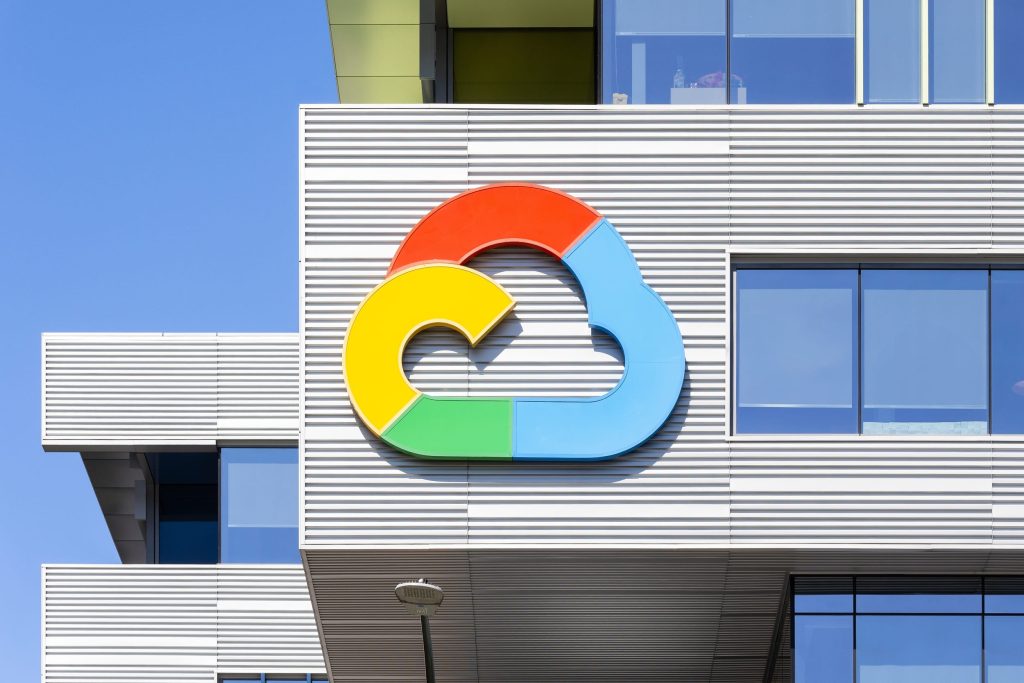 découvrez le centre de données google à châteauroux, une infrastructure de pointe dédiée à l'innovation technologique et à l'hébergement de données. explorez comment ce site contribue à la durabilité et à la performance des services cloud de google en france.