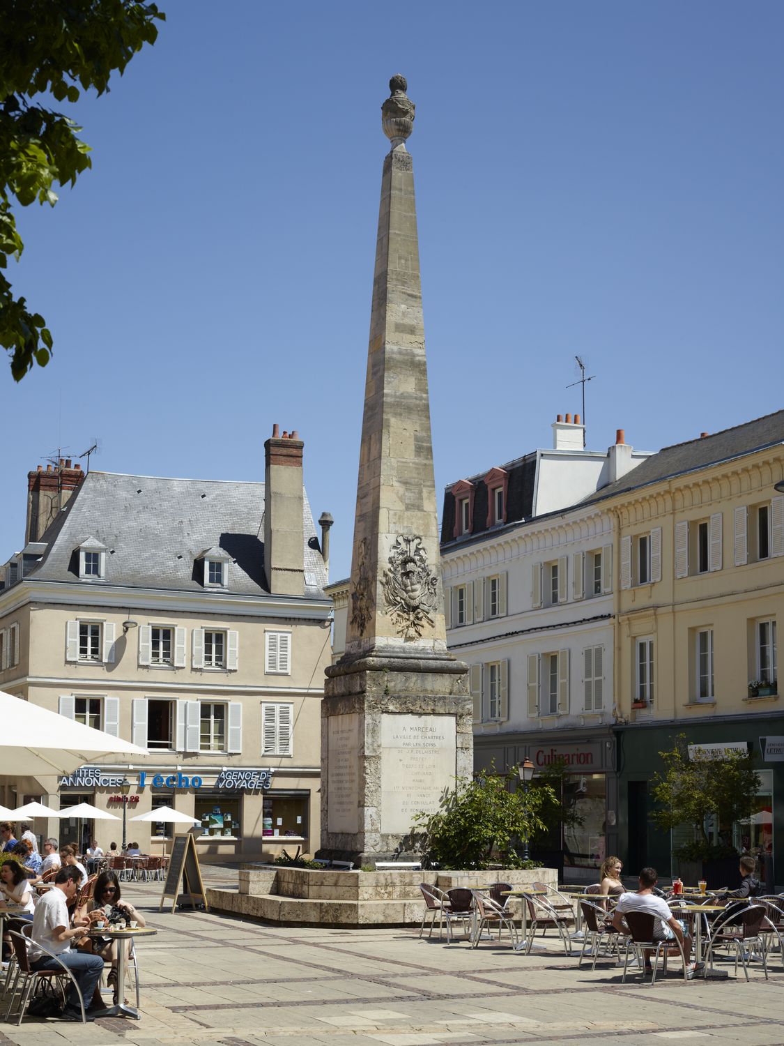 Un projet de data center entre Loches et Châteauroux : un site à l'écart des zones traditionnelles avant l'ère de Google - plare. découvrez notre data center situé à loches, près de châteauroux, offrant des solutions d'hébergement sécurisées et fiables pour vos données. profitez d'une infrastructure moderne et d'un service de qualité pour accompagner la croissance de votre entreprise.