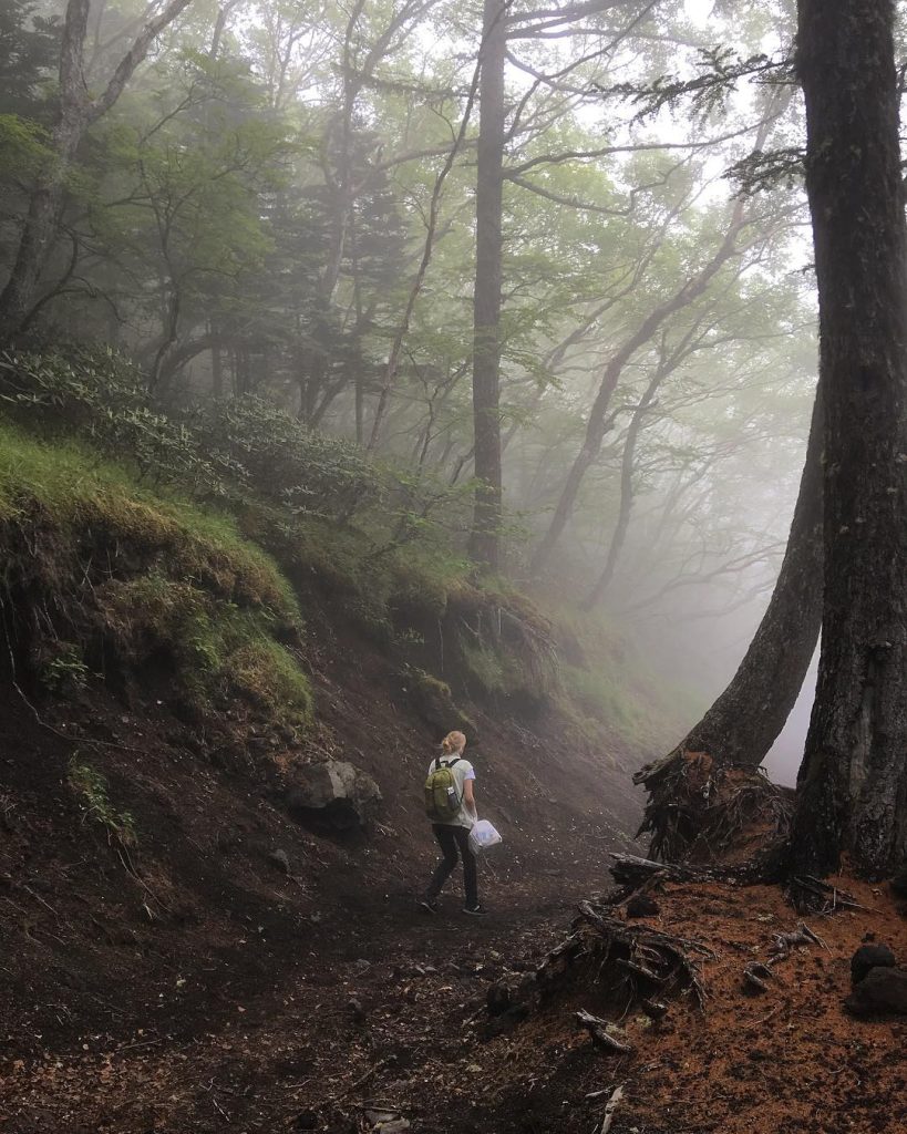 découvrez les lieux les plus énigmatiques de la planète, des ruines anciennes aux forêts enchantées, en passant par des monuments oubliés. partez à l'aventure et laissez-vous séduire par ces endroits mystérieux qui racontent des histoires fascinantes.