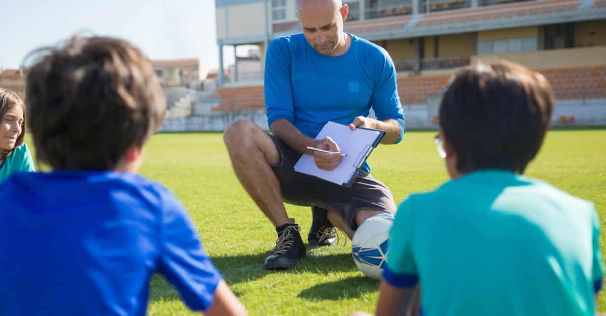 Les 10 entraîneurs les plus légendaires du football à travers l'histoire - plare. découvrez les entraîneurs légendaires du football qui ont marqué l'histoire du sport roi. plongez dans leurs stratégies, succès mémorables et l'impact indélébile qu'ils ont laissé sur le jeu à travers les décennies.