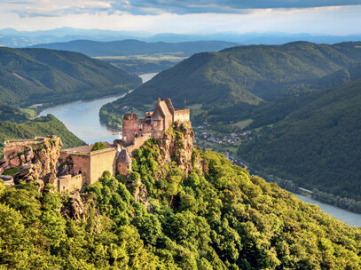 découvrez les merveilles de l'expédition sur le danube : croisières inoubliables, paysages à couper le souffle et charmantes villes au fil de l'eau. embarquez pour une aventure unique sur l'un des plus grands fleuves d'europe.