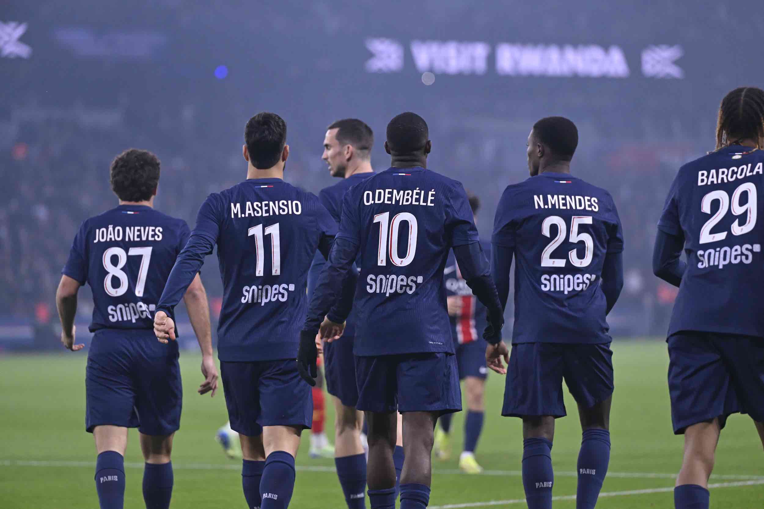Les 10 footballeurs les mieux rémunérés au monde en 2025 - plare. découvrez les footballeurs les mieux rémunérés en 2025, leurs contrats impressionnants, et l'impact de ces salaires sur le monde du football. plongez dans l'univers des stars du ballon rond et les chiffres qui font couler beaucoup d'encre.