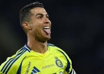 découvrez les footballeurs les plus riches de 2025, avec des revenus impressionnants provenant de leurs contrats, sponsors et investissements. plongez dans le monde du football et explorez la fortune des stars qui dominent le terrain.