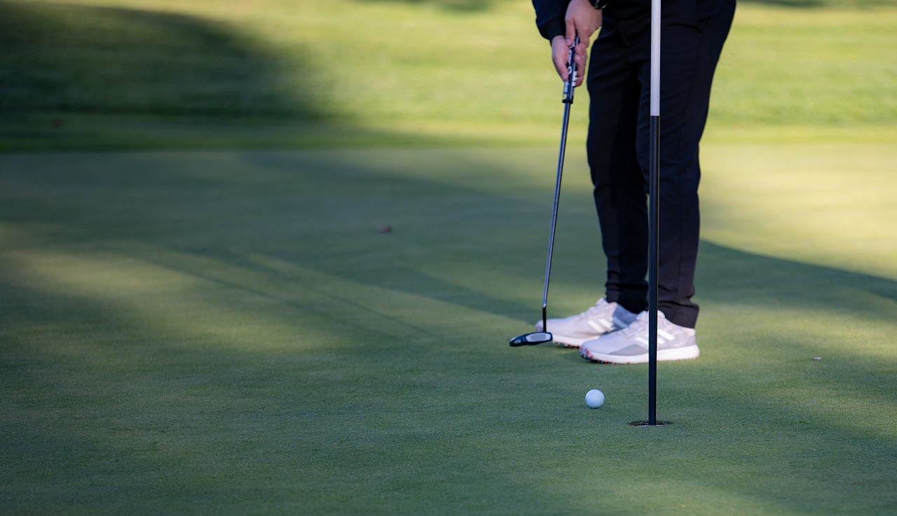Les 10 golfeurs qui ont marqué l'histoire de ce sport - plare. découvrez l'univers fascinant des golfeurs légendaires qui ont marqué l'histoire de ce sport. des récits inspirants, des moments mémorables et les parcours d'icônes du golf qui continuent d'influencer les générations futurs. plongez dans leur héritage et leur passion pour le jeu.