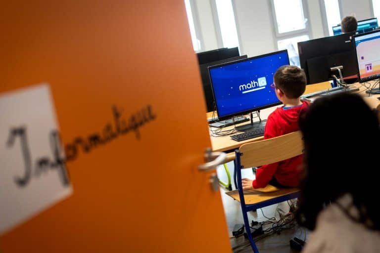 découvrez comment google forme les élus de châteauroux à l'intelligence artificielle, offrant des outils et des connaissances pour améliorer la prise de décision et l'innovation au sein de la collectivité. une initiative phare pour l'avenir numérique de la région.
