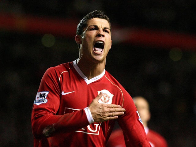 découvrez les légendes du football qui ont marqué l'histoire de manchester united. plongez dans le parcours exceptionnel des grands joueurs qui ont porté le maillot rouge et contribué aux succès du club emblématique anglais.