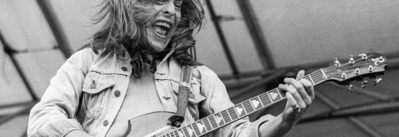 Les 10 guitaristes les plus légendaires de l'histoire - plare. découvrez l'univers fascinant des guitaristes légendaires qui ont marqué l'histoire de la musique. explorez leur parcours, leurs techniques innovantes et leur impact sur la scène musicale mondiale.