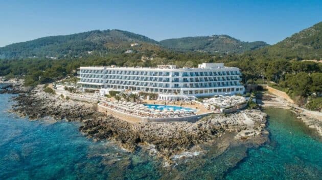 découvrez l'hébergement idéal à majorque pour votre prochain séjour. profitez de paysages magnifiques, de plages ensoleillées et d'une variété d'options d'hébergement, allant d'hôtels luxueux à des appartements confortables. explorez l'île tout en bénéficiant d'un confort optimal.