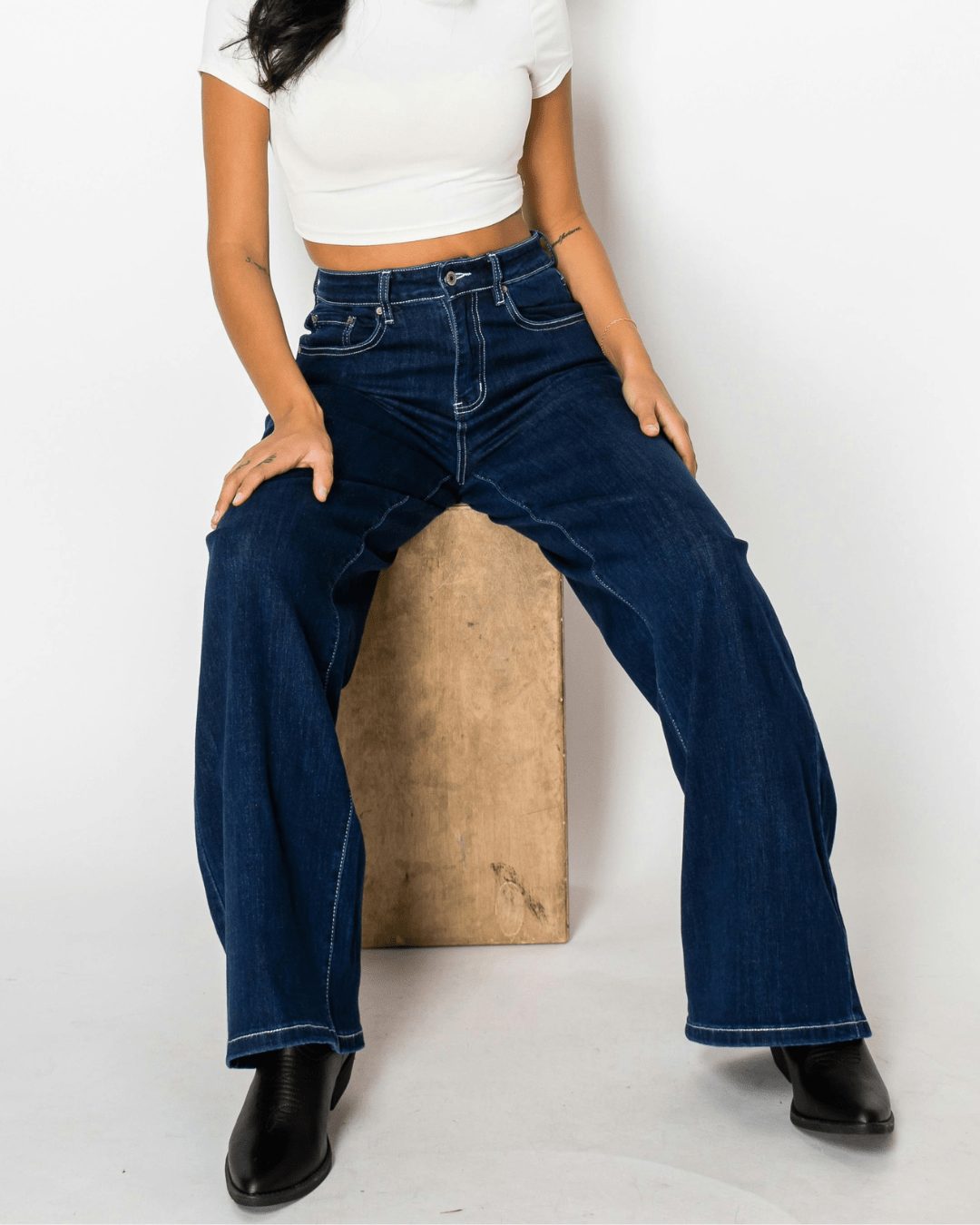 Les 10 marques de jeans incontournables pour femmes en 2025 - plare. découvrez les dernières tendances des jeans pour femmes en 2025. alliant confort et style, notre sélection met en avant une variété de coupes modernes et de couleurs audacieuses pour toutes les silhouettes. adoptez le look chic et décontracté avec nos jeans incontournables pour cette année.
